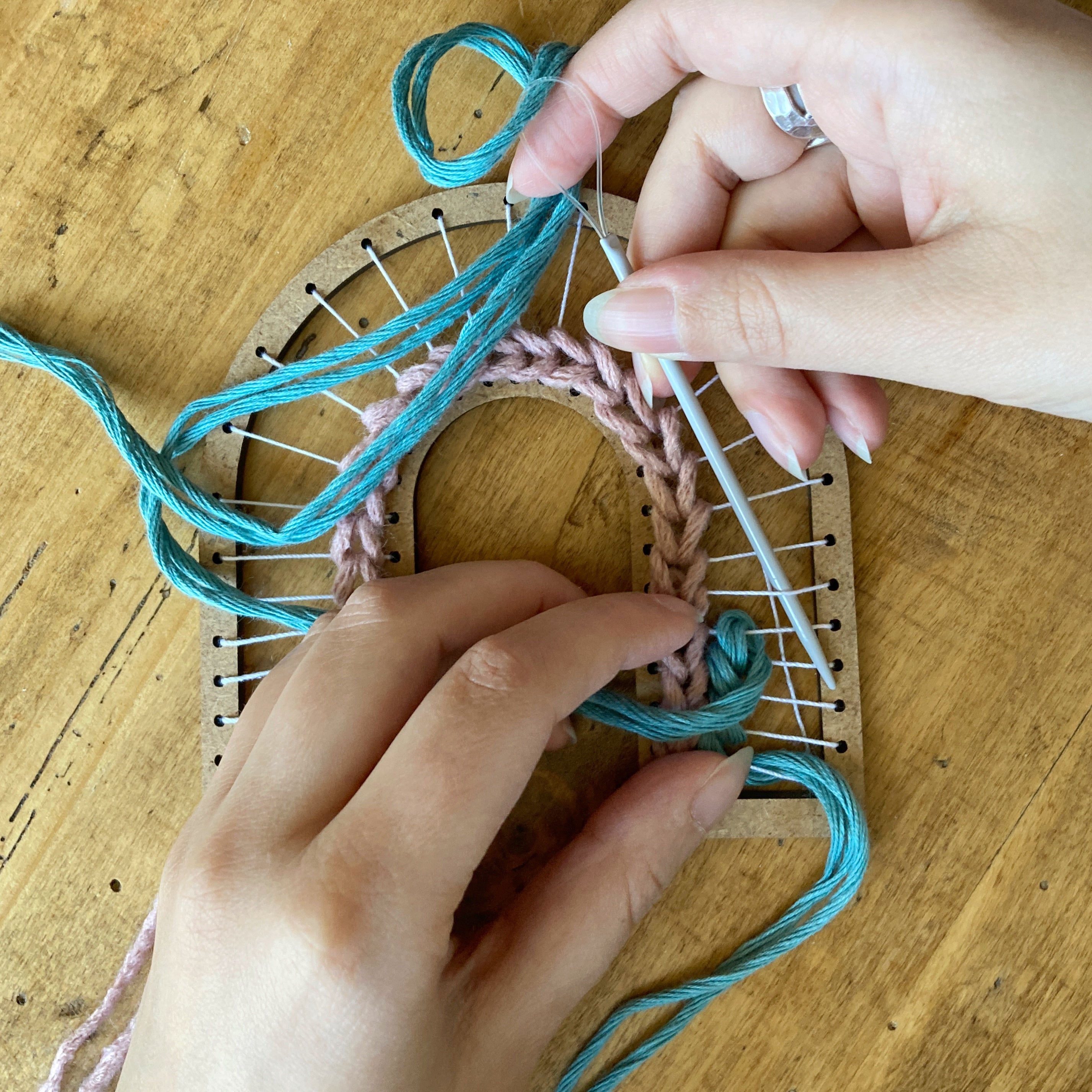 Tissage artisanal : une collection de kits pour débuter