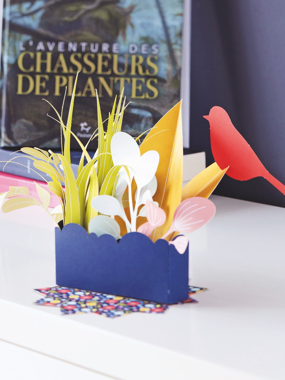 Kit to create a small paper planter
